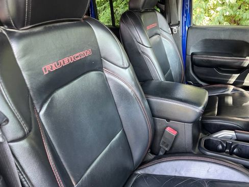Used 2018 Jeep Wrangler Unlimited Rubicon AWD/4WD image 39