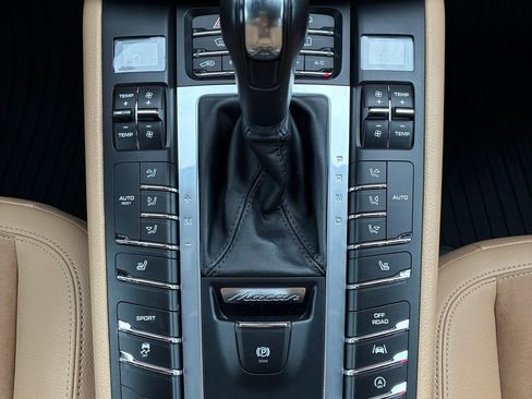 Used 2018 Porsche Macan Sport Edition AWD/4WD image 15