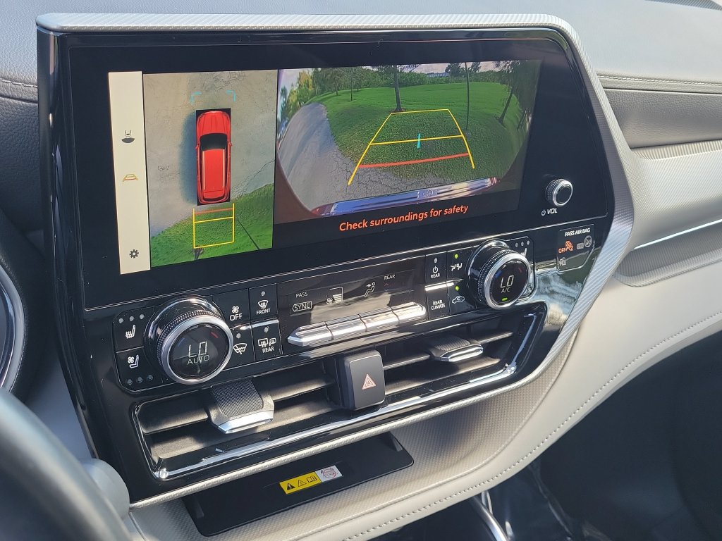 Used 2023 Toyota Highlander Platinum FWD image 15