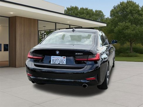 Used 2021 BMW 330i Sedan w/ Driving Assistance Package image 9