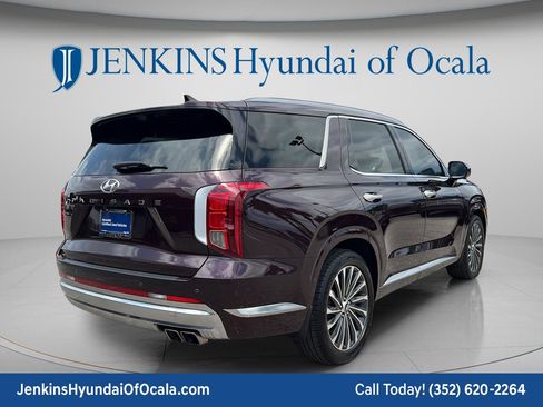 Used 2023 Hyundai Palisade Calligraphy FWD image 3