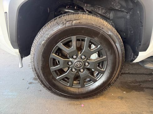 Certified 2026 Toyota 4Runner SR5 AWD/4WD image 31