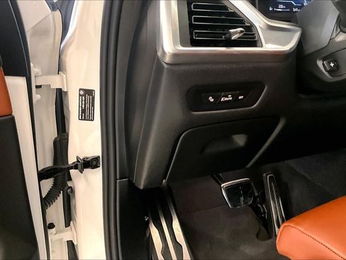 Used 2024 BMW X5 sDrive40i w/ M Sport Package RWD image 30