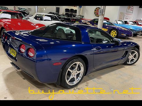 Used 2004 Chevrolet Corvette Coupe w/ Preferred Equipment Group image 2