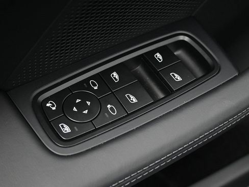 New 2026 Porsche Taycan 4S image 19