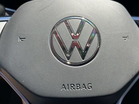 Used 2024 Volkswagen Tiguan SE FWD image 38