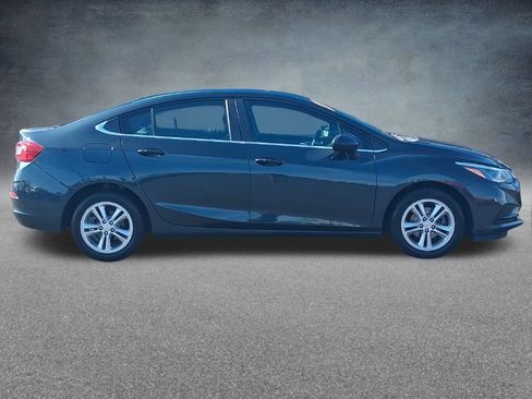 Used 2018 Chevrolet Cruze LT w/ LT Convenience Package FWD image 5
