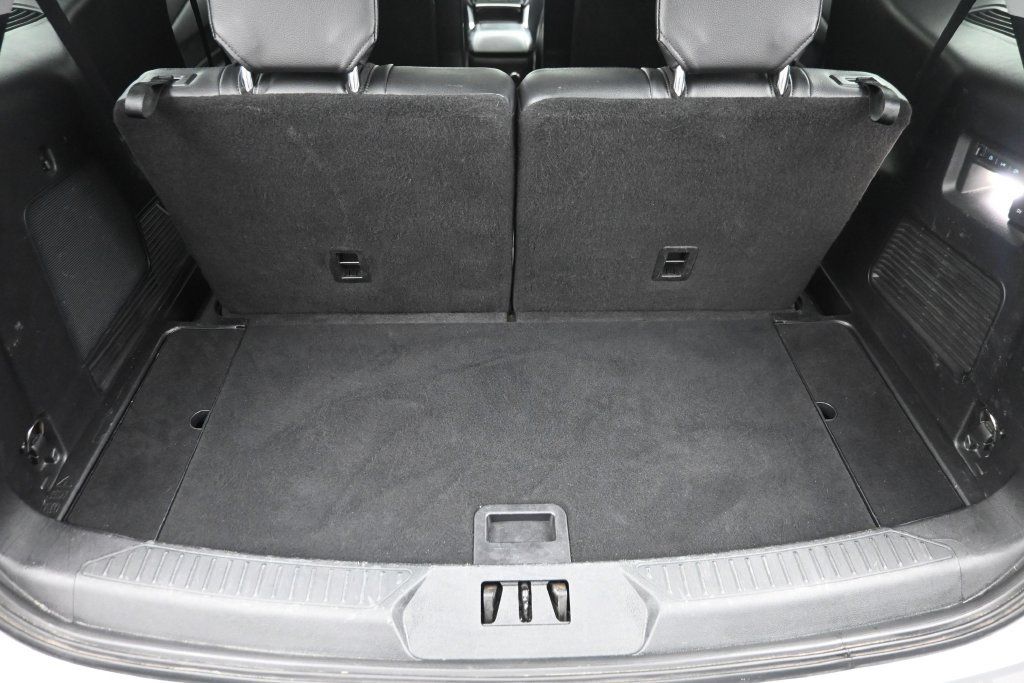 Used 2021 Ford Explorer Limited w/ Equipment Group 301A AWD/4WD image 12