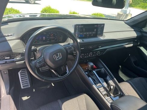 Used 2023 Honda Accord Sport image 3