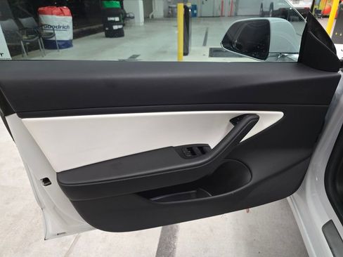 Used 2019 Tesla Model 3 Performance image 16