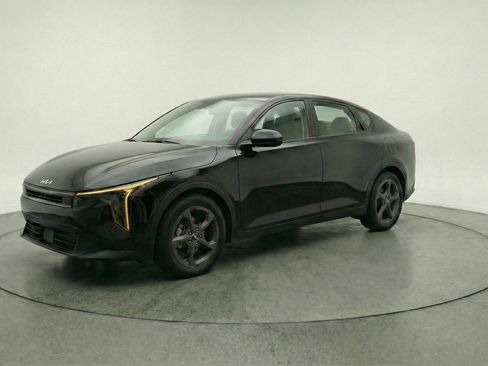 Used 2025 Kia K4 FWD image 3