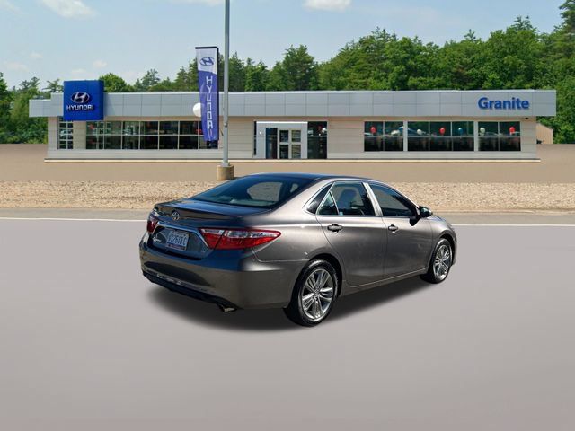 Used 2017 Toyota Camry SE w/ Moonroof Package FWD image 6
