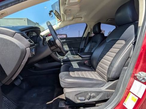 Used 2018 Ford Fusion SE w/ Equipment Group 201A FWD image 3
