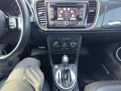 Used 2013 Volkswagen Beetle 2.0T FWD image 25