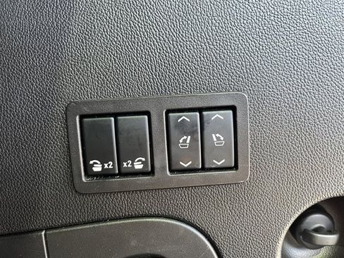 Used 2018 Chevrolet Tahoe Premier image 17