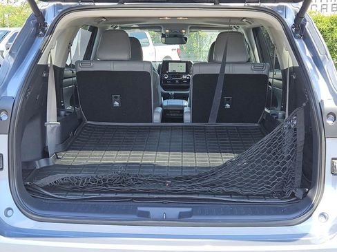 Used 2024 Toyota Highlander XLE FWD image 14