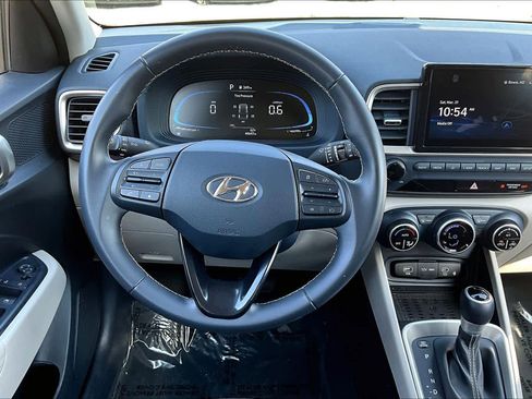 Used 2024 Hyundai Venue Limited image 6