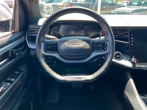 Used 2022 Jeep Grand Wagoneer Series III w/ Rear Seat Video Group 1 AWD/4WD image 12