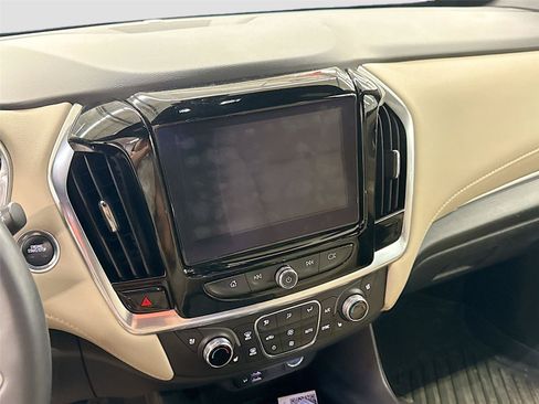Used 2023 Chevrolet Traverse Premier AWD/4WD image 3