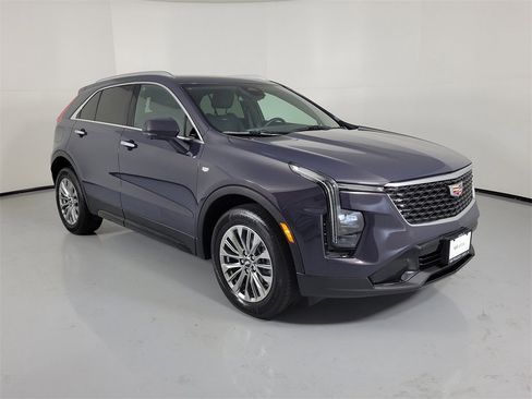 Certified 2025 Cadillac XT4 Premium Luxury image 1