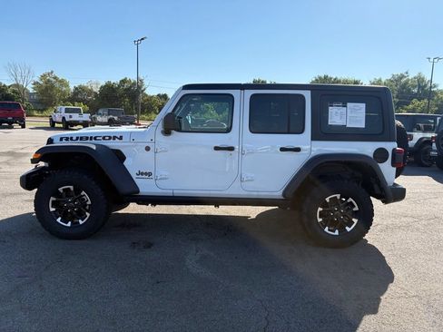Used 2025 Jeep Wrangler Unlimited Rubicon AWD/4WD image 4