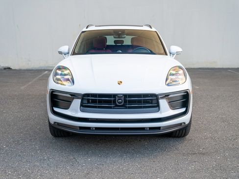 Certified 2025 Porsche Macan AWD/4WD image 6