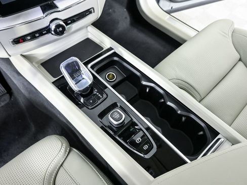 New 2026 Volvo XC60 T8 Ultra w/ Protection Package Premier AWD/4WD image 17