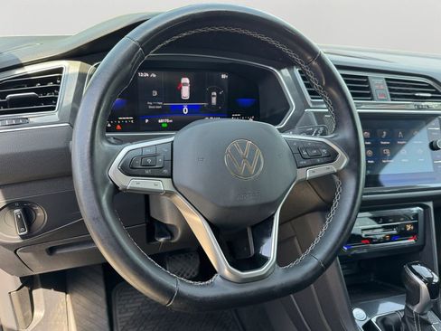 Used 2022 Volkswagen Tiguan SE AWD/4WD image 16