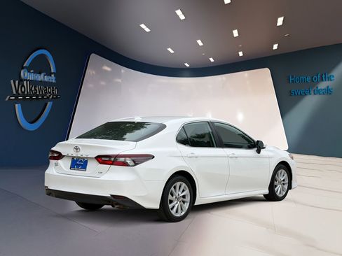 Used 2022 Toyota Camry LE FWD image 4