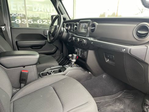 Used 2022 Jeep Gladiator Sport image 10