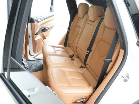 Used 2017 Porsche Cayenne Turbo AWD image 78