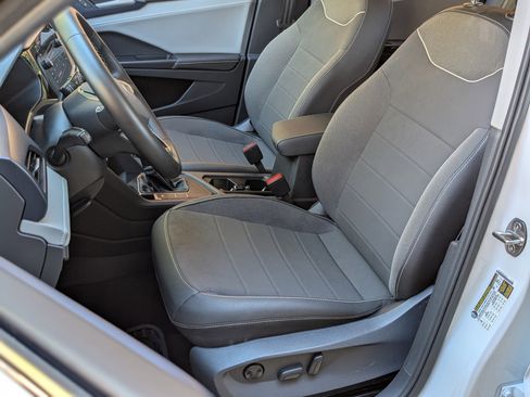 Used 2024 Volkswagen Taos SE w/ MDO Package image 16