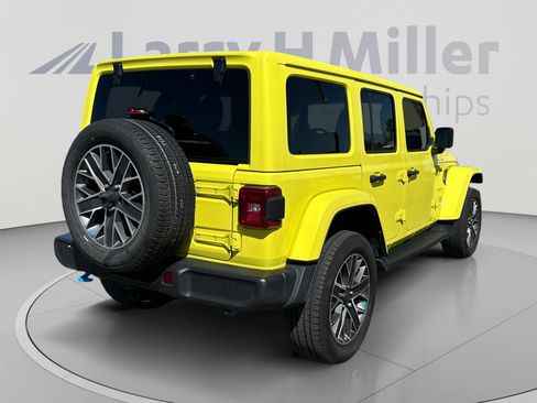 Used 2023 Jeep Wrangler Unlimited Sahara w/ Cold Weather Group AWD/4WD image 5