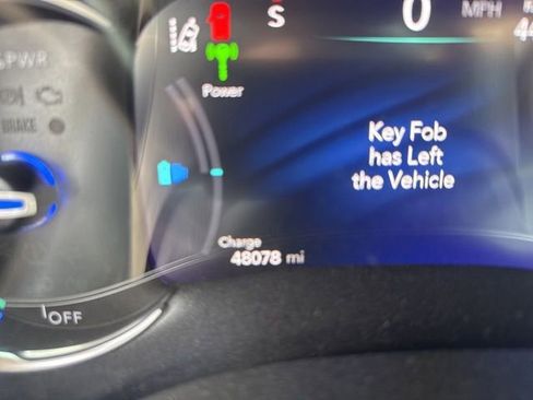Used 2020 Chrysler Pacifica Limited w/ Advanced Safetytec Group FWD image 3
