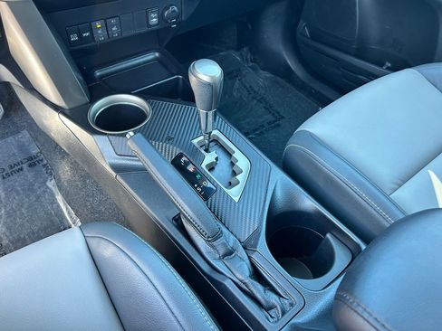 Used 2014 Toyota RAV4 Limited image 18