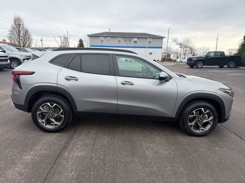 Used 2024 Chevrolet Trax LT w/ Driver Confidence Package image 6