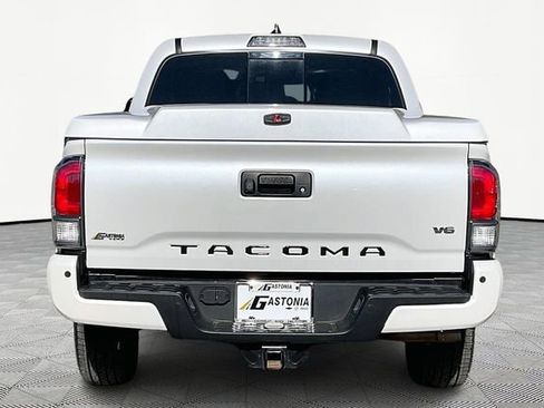 Used 2022 Toyota Tacoma SR image 6