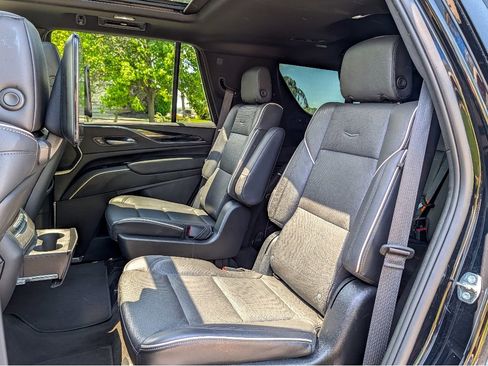 Used 2023 Cadillac Escalade Sport AWD/4WD image 33