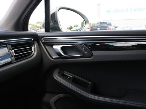 Used 2023 Porsche Macan Turbo AWD/4WD image 18