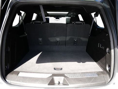 Used 2023 Chevrolet Suburban Premier w/ Advanced Technology Package image 32