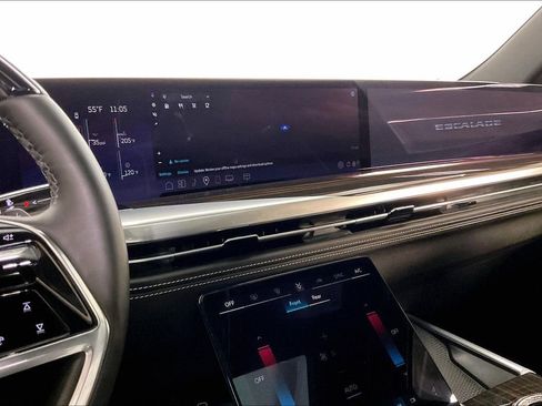 Used 2025 Cadillac Escalade Premium Luxury image 9