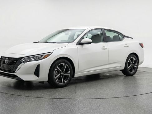 Used 2025 Nissan Sentra SV image 3