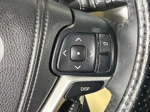 Used 2015 Toyota Highlander Plus FWD image 26