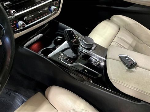 Used 2021 BMW 530i xDrive w/ Premium Package image 15