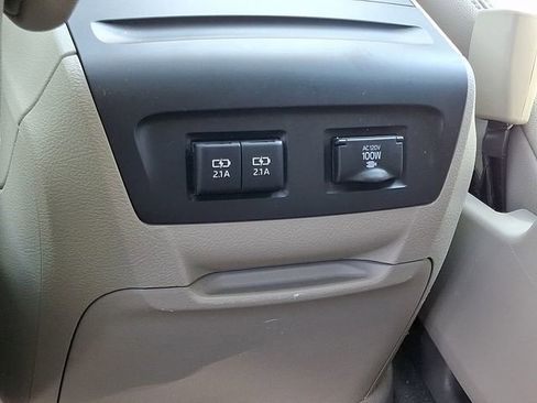 Used 2019 Toyota Sienna XLE Premium FWD image 12