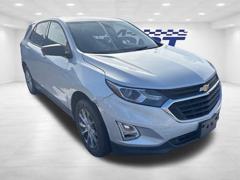 Used 2019 Chevrolet Equinox LS w/ LS Convenience Package AWD/4WD image 3