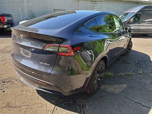 Used 2025 Tesla Model Y Long Range AWD/4WD image 4