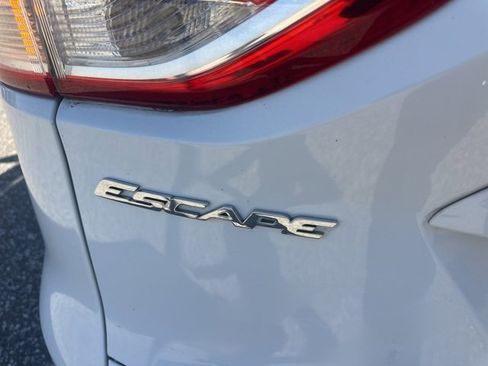 Used 2016 Ford Escape SE image 38
