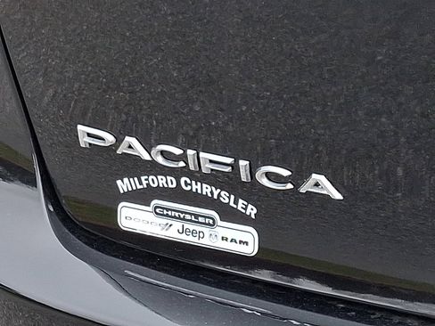 Used 2024 Chrysler Pacifica Select image 31