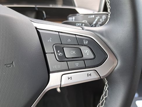 Used 2025 Volkswagen Atlas Cross Sport SE image 17